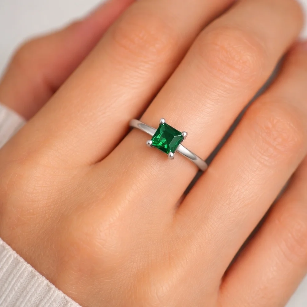 925 Silver CZ Green Ring Size 8-NWT Cubic Zirconia emerald color